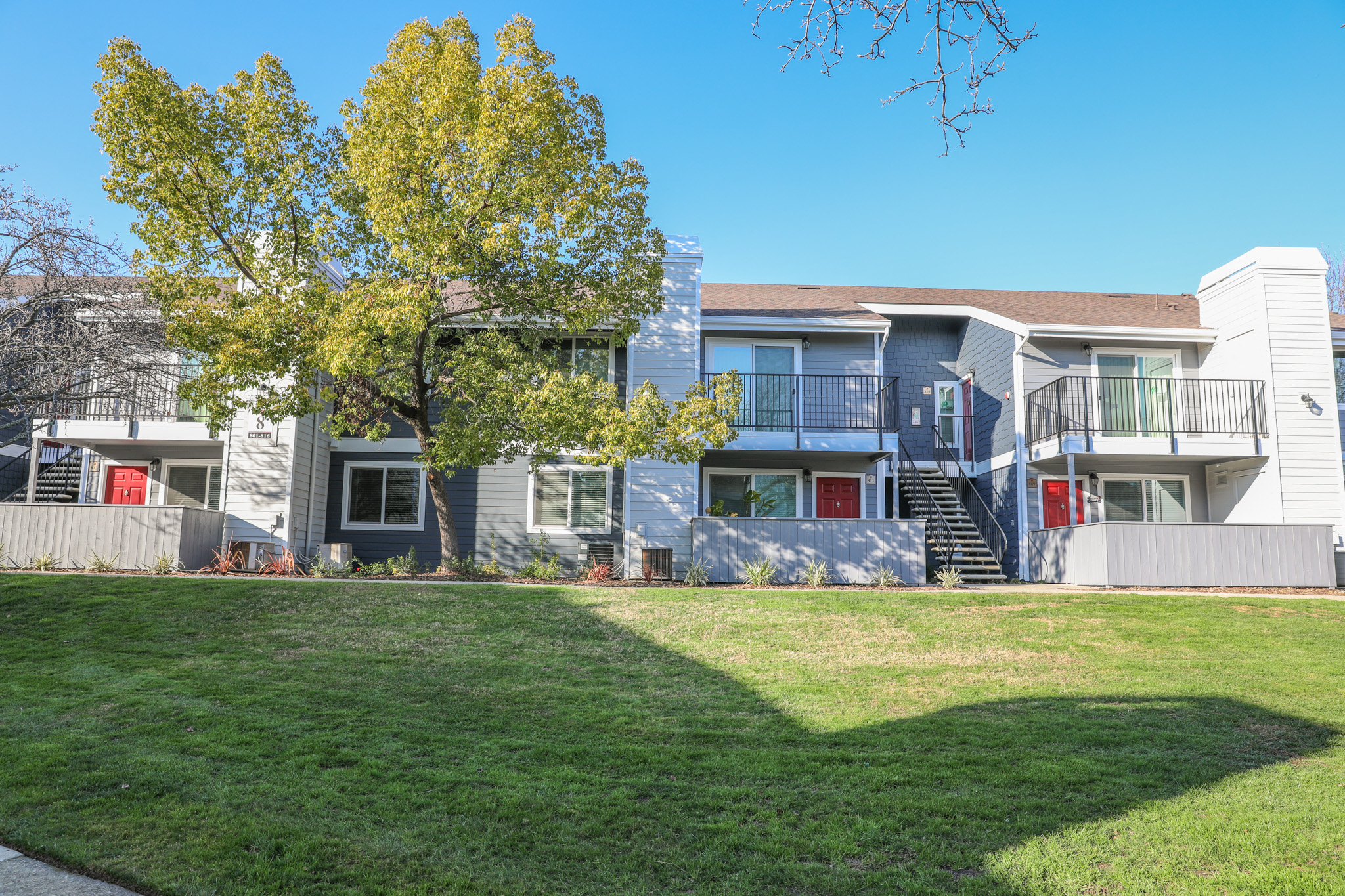 Lake Pointe Apartments in Folsom, CA